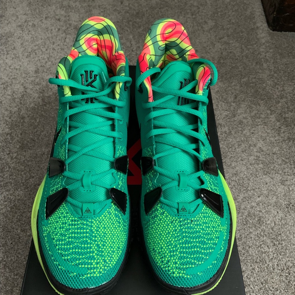 Kyrie 7 “Weatherman”